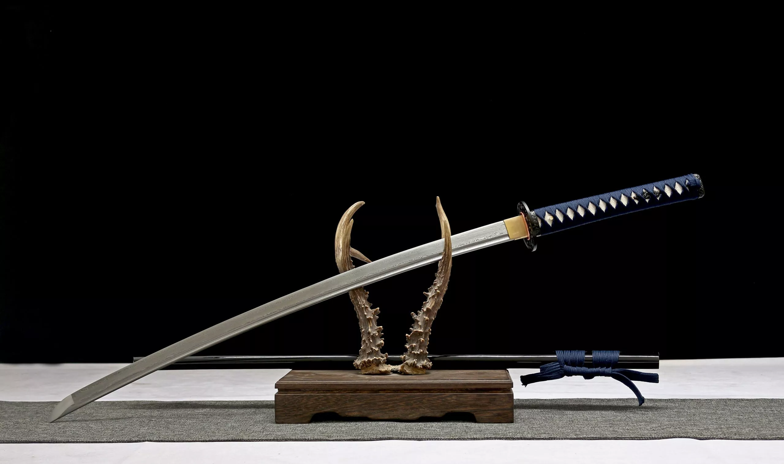 Katana Sakura (acier Damas & Véritable Peau De Raie)